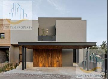 Casa · 343m² · Venta de Casa en Altozano 264 m² Terreno