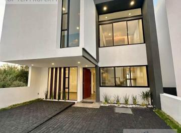 Casa · 270m² · 5 Recámaras · 2 Estacionamientos · Casa de Autor en Zibatá
