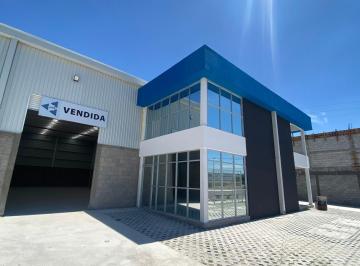 Bodega comercial · 2 Estacionamientos · En Boulevard Peña Flor