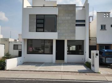 Casa · 174m² · 3 Recámaras · 2 Estacionamientos · Venta de Casa en El Mirador 174 m²