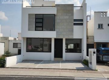 Casa · 174m² · 3 Recámaras · 2 Estacionamientos · Venta de Casa en El Mirador 174 m²