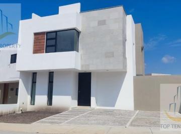 Casa · 174m² · 3 Recámaras · 2 Estacionamientos · Venta de Casa en El Refugio 174 m²