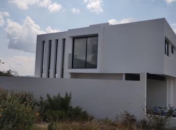 Casa · 202m² · 3 Estacionamientos · Venta de Casa en Encinos Residencial 202.6 m²