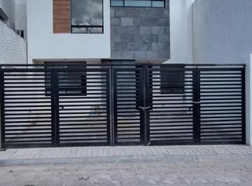 Casa · 212m² · 3 Recámaras · 2 Estacionamientos · Venta de Casa en Milenio III 212 m²