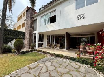 Casa de 4 habitaciones, Huixquilucan · Casa Remodelada en La Herradura, Huixquilucan con Biblioteca, Hermoso Estudio con Terraza, 2 Bodegas