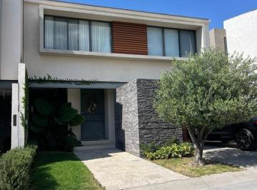Casa · 254m² · 3 Recámaras · 2 Estacionamientos · Casa en Venta en Lomas del Molino II