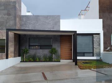 Casa · 110m² · 2 Recámaras · 2 Estacionamientos · Casa en Fraccionamiento Cañadas del Arroyo