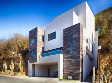 1 · Casa en Venta en El Sur de Monterrey, Zona Valle Alto