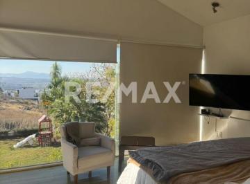 Casa de 3 habitaciones, Corregidora · Casa en Venta Vista Real Country Club Querétaro con Terraza, Cava y Jardín