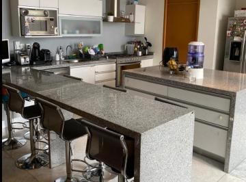 Departamento · 216m² · 3 Recámaras · 2 Estacionamientos · Departamento en Hipódromo
