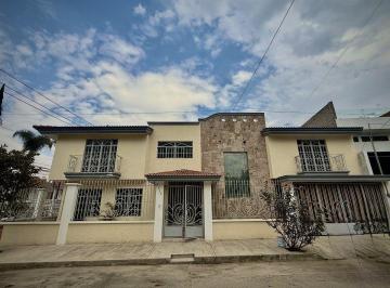 Casa de 4 habitaciones, Zapopan · Casa en Venta con Excelente Ubicación en El Colli Urbano