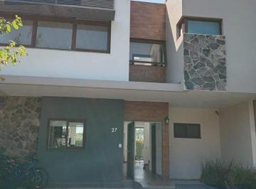 Casa · 184m² · 3 Recámaras · 3 Estacionamientos · Casa en Altozano El Nuevo Queretaro