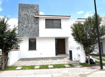 Casa en condominio de 3 habitaciones, El Marqués · Casa en Venta en Ciudad Maderas, Querétaro – en Desniveles, con Casa Club