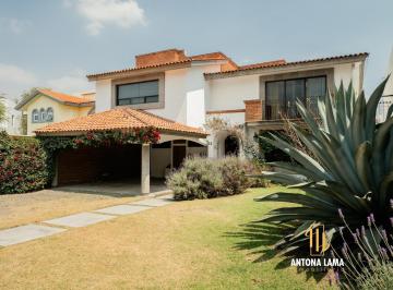 Casa · 445m² · 3 Recámaras · 4 Estacionamientos · Casa en Venta en Cholula en Fraccionamiento Residencial Campestre Morillotla