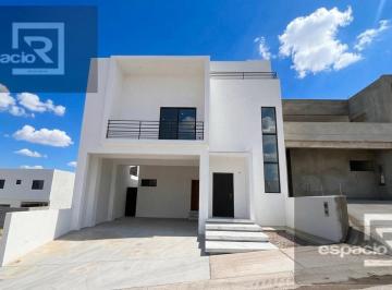 Casa · 223m² · 3 Recámaras · 2 Estacionamientos · Casa en Venta en Condensa Rejon I con Vista a La Presa