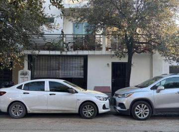 Casa de 3 habitaciones, García · Casa en Venta en Mitras Poniente Sector Leones,3 Niveles, Terraza con Asador; Privada