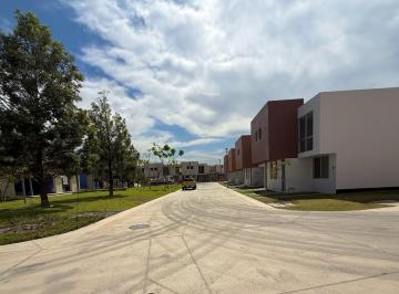 Casa · 117m² · 3 Recámaras · 2 Estacionamientos · Casa - Santa Ana Tepetitlán