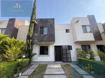 Casa · 98m² · 4 Recámaras · 2 Estacionamientos · Casas en Venta Rincones del Marques