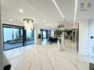 Casa · 1000m² · 4 Recámaras · 6 Estacionamientos · San Ángel. Casa en Venta
