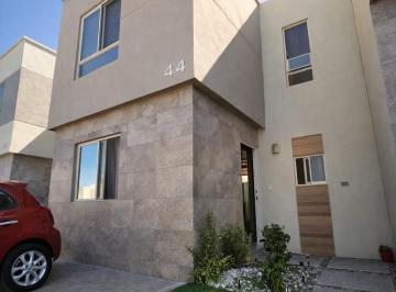 Casa · 2 Recámaras · 2 Estacionamientos · Casa en Venta en Valencia Residencial