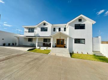 Casa de 4 habitaciones, Tlajomulco de Zúñiga · Hermosa Casa Estilo Americano en Senderos de Monteverde