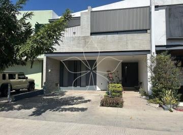 Casa de 4 habitaciones, Zapopan · Residencia en Venta Ubicada en Solares, Jal, Zapopan.
