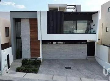 Casa · 286m² · 4 Recámaras · 3 Estacionamientos · Casa en Veneta Zibata Queretaro