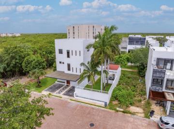 Casa · 246m² · 3 Recámaras · 4 Estacionamientos · Casa en Venta | Residencial Arbolada | Doble Terreno | Amplio Jardin