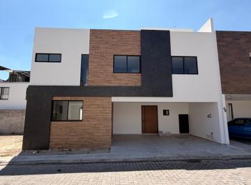 1 · Casa en Venta con Roof Garden en Zona Plaza San Diego, Puebla. Fracc. El Suspiro