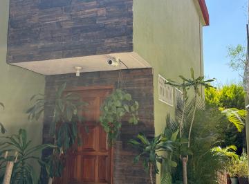 Casa de 4 habitaciones, Querétaro · Casa en Venta o Renta en Carretas, Querétaro | 4 Recámaras | Frente a Parque | Excelente Ubicación
