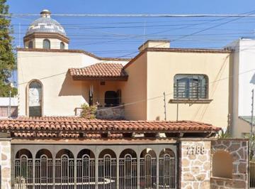 Casa de 3 habitaciones, Guadalajara · Casa con 280 m² Superficie de Terreno, 3 Recámaras en Venta en Providencia 4a Secc