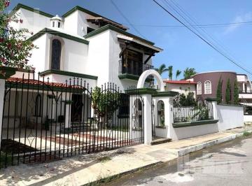 Casa · 5 Recámaras · Se Vende Hermosa Casa Amplia en Esquina – Fracciorama 2000, Campeche