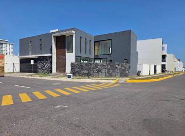 Casa · 310m² · 4 Recámaras · 2 Estacionamientos · Casa en Venta con Alberca en Playas del Conchal Riviera Veracruzana Alvarado Veracruz