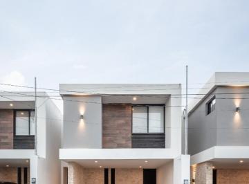 Casa · 221m² · 3 Recámaras · 2 Estacionamientos · Townhouses en Venta en Sodzil 3 Recámaras