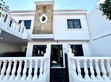 Casa · 300m² · 3 Recámaras · 1 Estacionamiento · Casa en Lomas de Mazatlán