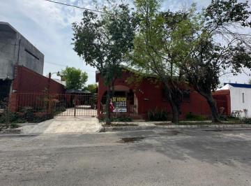 Casa de 3 habitaciones, San Nicolás de los Garza · Casa en Venta con Amplio Terreno - Col. Cuauhtémoc, San Nicolás de Los Garza