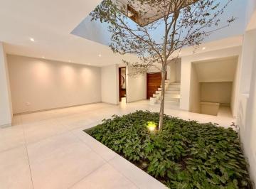 Casa de 4 habitaciones, Guadalajara · Casa en Venta en Providencia Completamente Renovada Para Estrenar