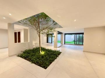Casa de 4 habitaciones, Guadalajara · Casa de Revista en Venta en Providencia Completamente Renovada Para Estrenar