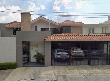 Casa de 5 habitaciones, Guadalajara · Casa con 350 m² de Superficie de Terreno y 5 Habitaciones en Venta en Chapalita