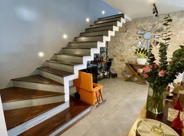 Casa en condominio · 365m² · 4 Recámaras · 2 Estacionamientos · Venta Casa Amplia en Zibata, Qro.