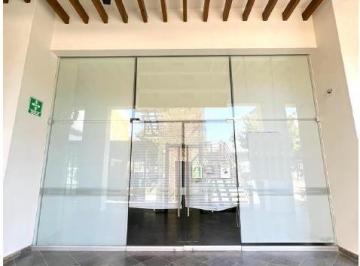 Local comercial · 168m² · 3 Estacionamientos · Local en Fraccionamiento Jardines del Moral