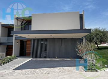 Casa · 236m² · 3 Recámaras · 3 Estacionamientos · Venta Casa en Altozano El Nuevo Queretaro Condominio Niebla