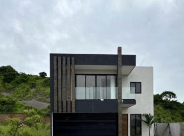 Casa · 244m² · 3 Recámaras · 2 Estacionamientos · Casa en Venta en Punta Tiburón