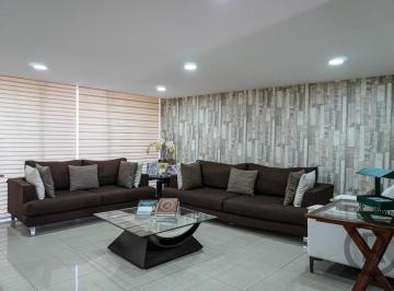 Casa · 330m² · 3 Recámaras · 2 Estacionamientos · Casa en Venta Parte Baja de Tecamachalco