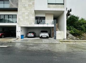 1 · Casa en Venta en Cumbres Elite