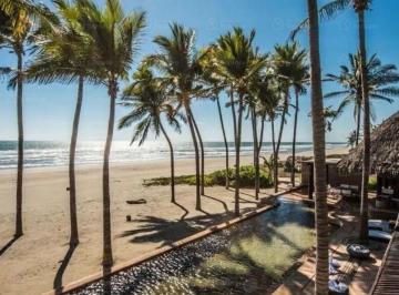 a063d869eefc4bc12d4f5476460d3eca02ed8daa2ce3a7da3d6201990c59d01c · Residencia en Venta Frente Al Mar en Acapulco