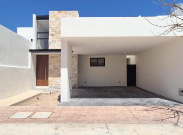 Casa de 4 habitaciones, Mérida · Casa en Venta en Privada en Cholul Mérida de 4 Habitaciones y Alberca