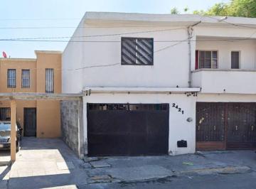Casa de 3 habitaciones, Saltillo · Se Vende Casa Sobre Av en Col. Vista Hermosa