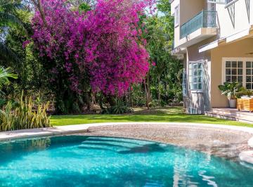 Villa · 1910m² · 7 Recámaras · 6 Estacionamientos · Se Vende Hermosa Villa en Playacar