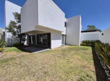 Casa · 430m² · 3 Recámaras · 2 Estacionamientos · Casa en Venta en Cerradas del Pedregal